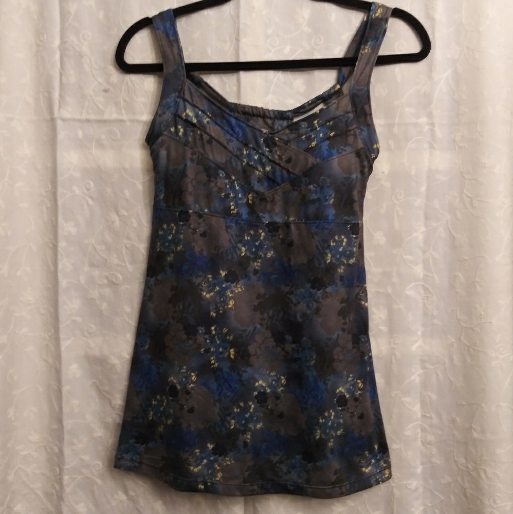 ✨EUC✨Rei woman's Active top sz 6